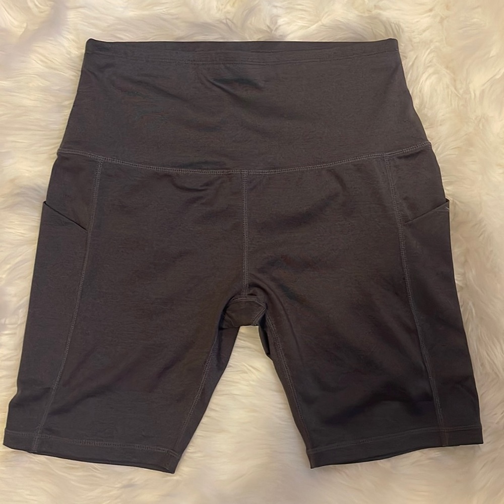 YOGA SHORTS W/SIDE POCKET